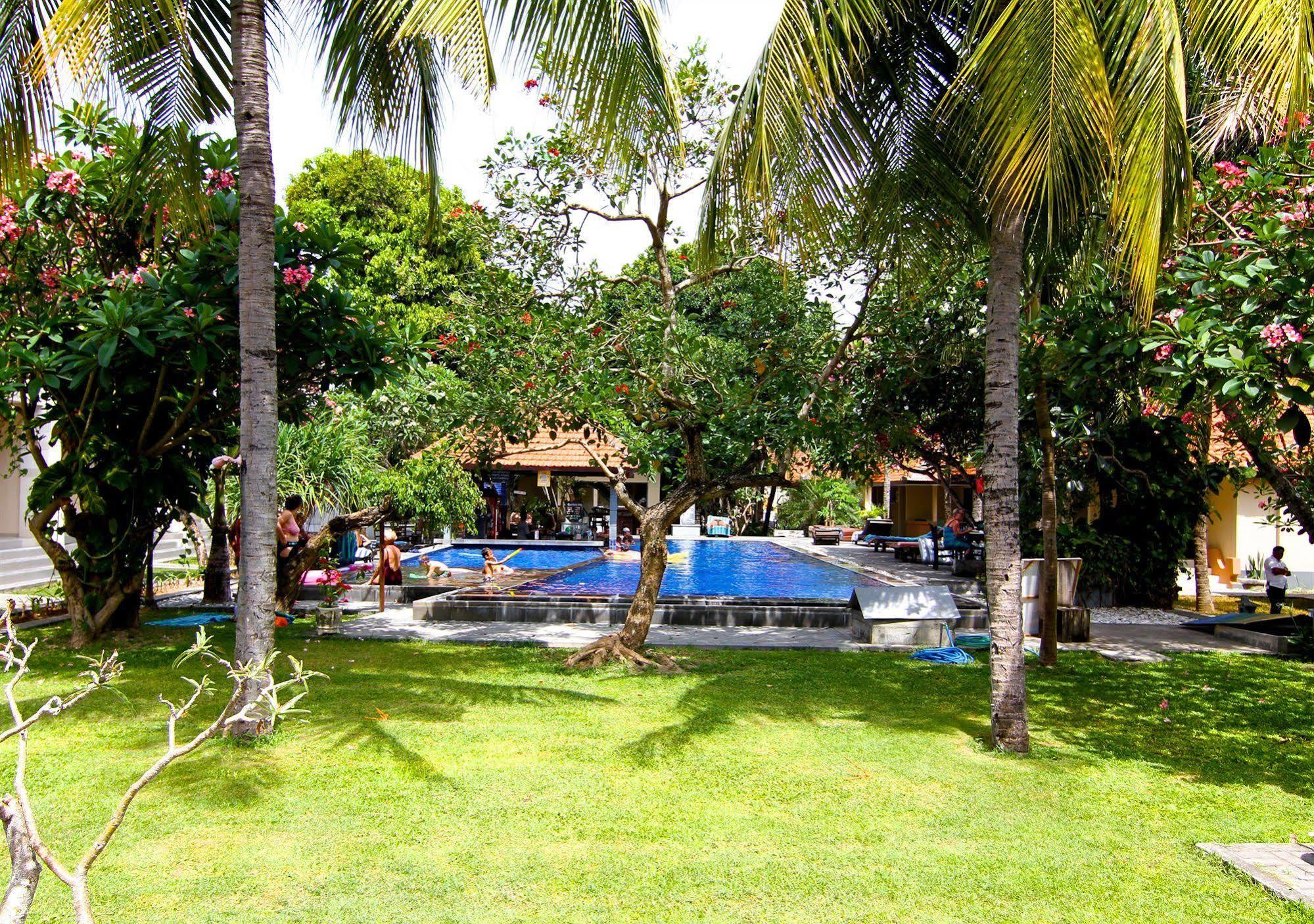 New Garden View Resort Легиан Экстерьер фото
